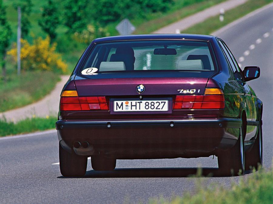  BMW 740i 1992 года  (фото 6 из 8)